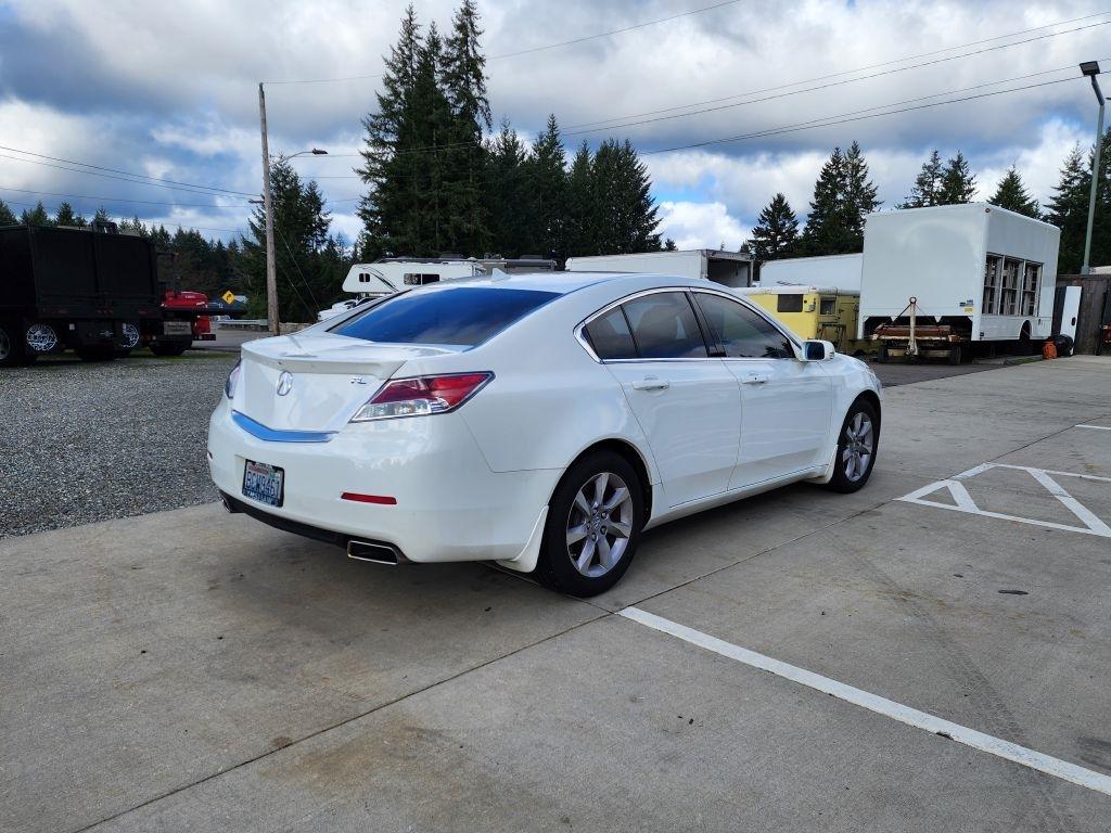 Acura TL 6-Speed AT with Tech Package and 18-In. WP 2013