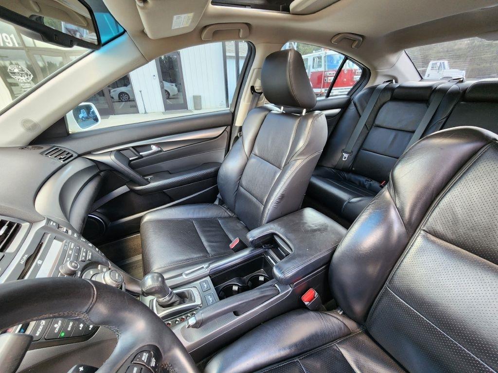 Acura TL 6-Speed AT with Tech Package and 18-In. WP 2013