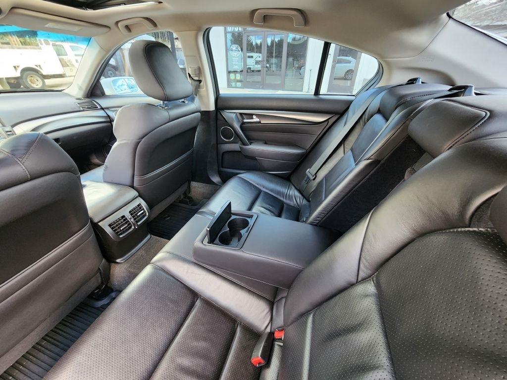 Acura TL 6-Speed AT with Tech Package and 18-In. WP 2013
