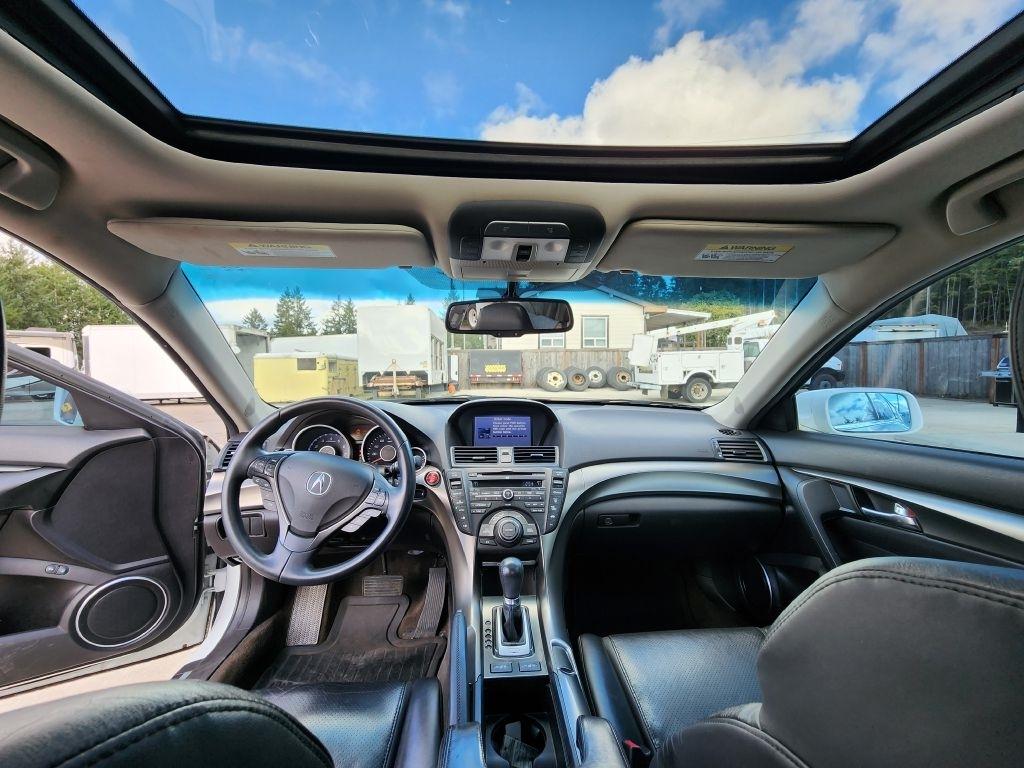 Acura TL 6-Speed AT with Tech Package and 18-In. WP 2013