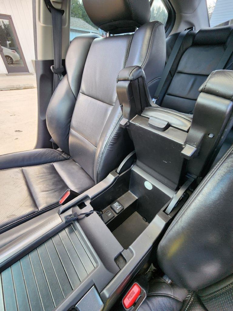 Acura TL 6-Speed AT with Tech Package and 18-In. WP 2013