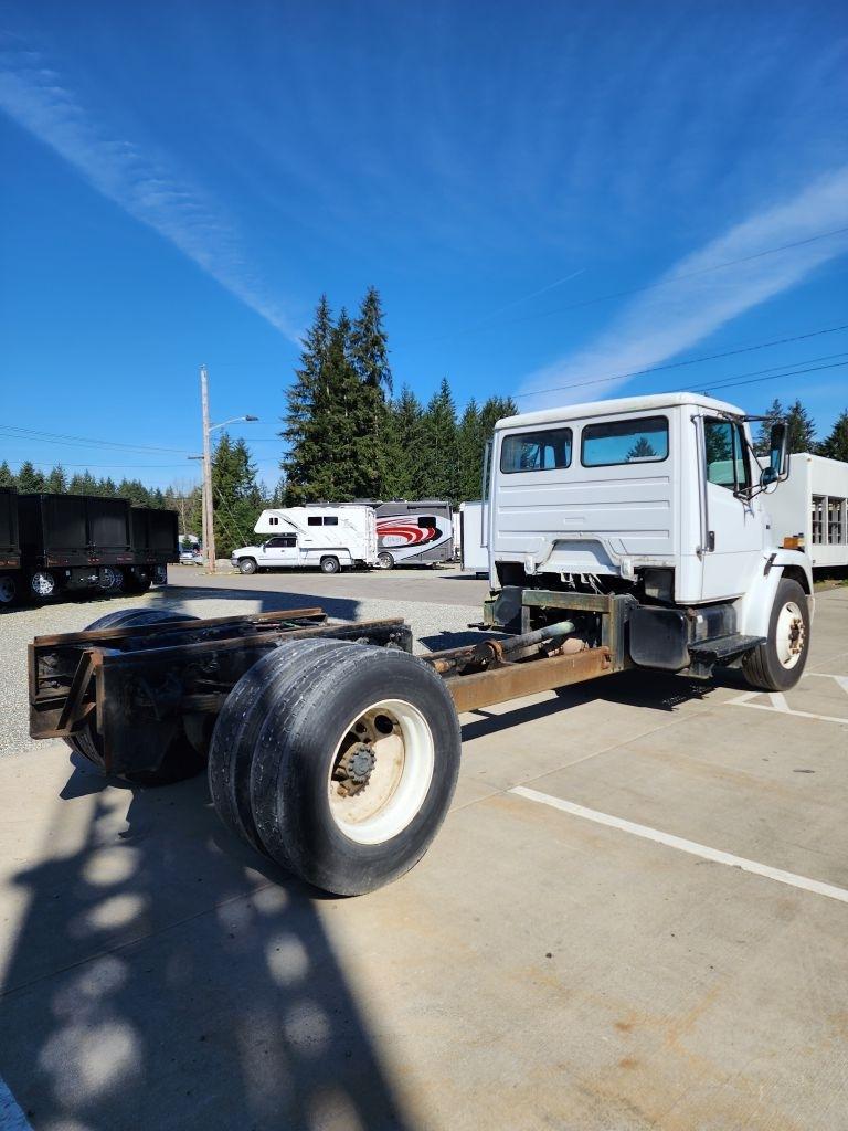 Freightliner FL70  1999