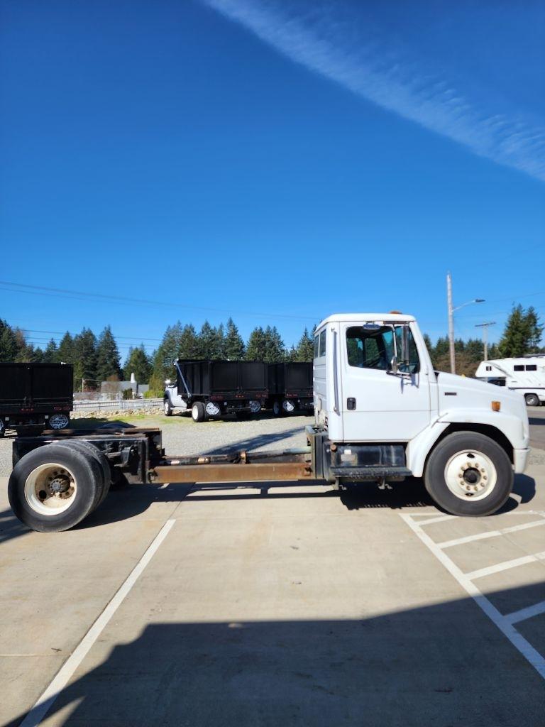 Freightliner FL70  1999