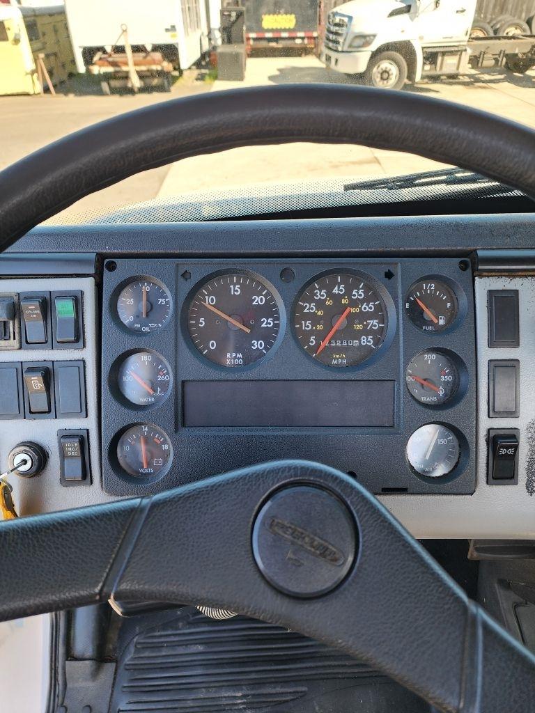 Freightliner FL70  1999
