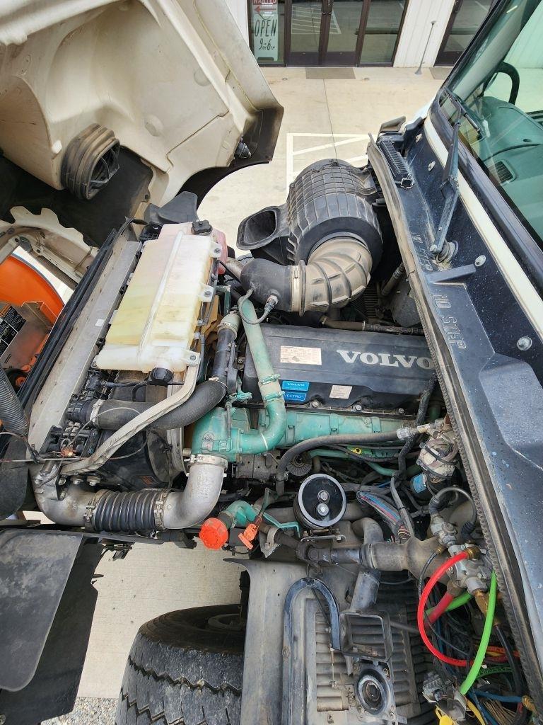 Volvo VHD  2011