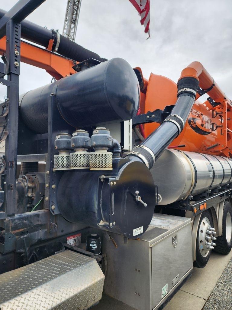Volvo VHD  2011