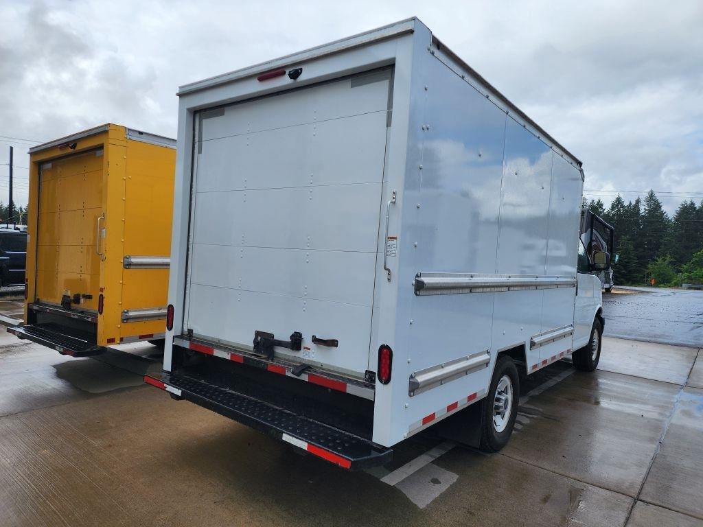 GMC Savana G3500 139 in. 2020