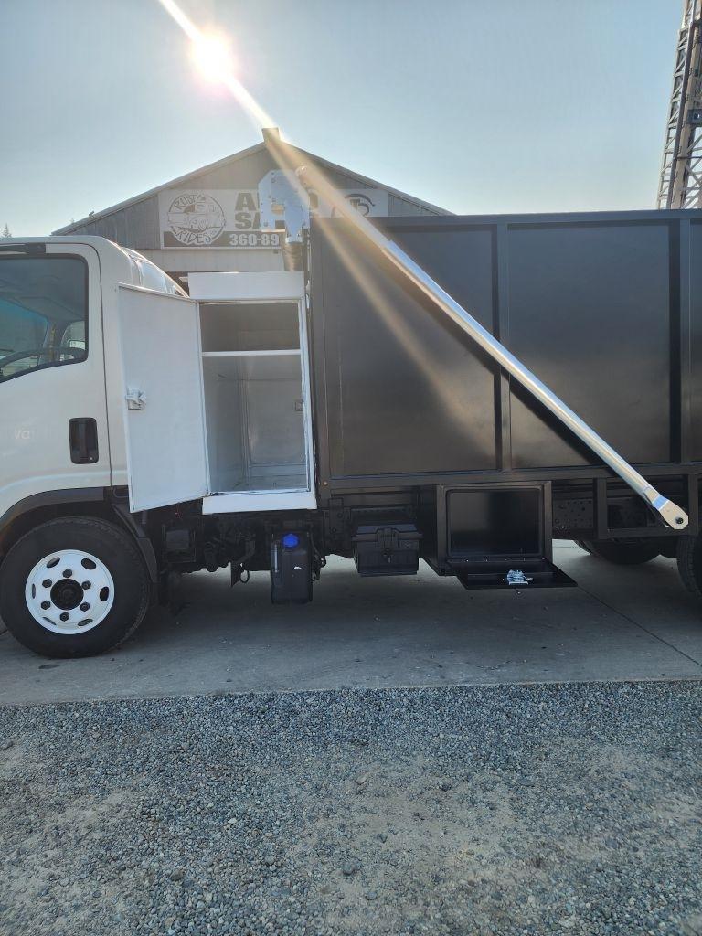 Isuzu NPR  2018