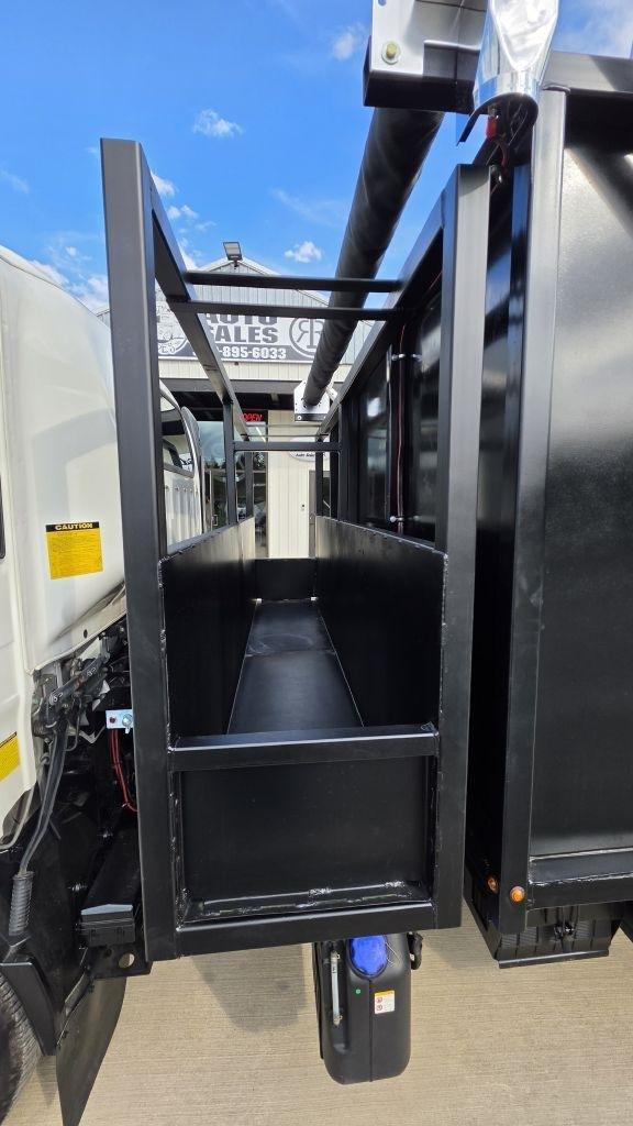 Isuzu NPR  2019