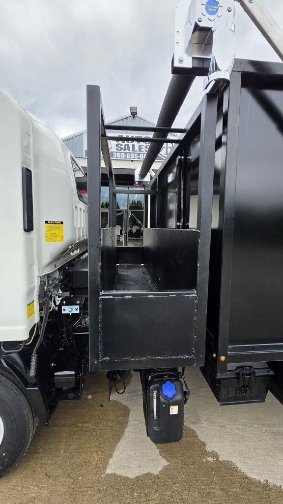 Isuzu NPR  2019