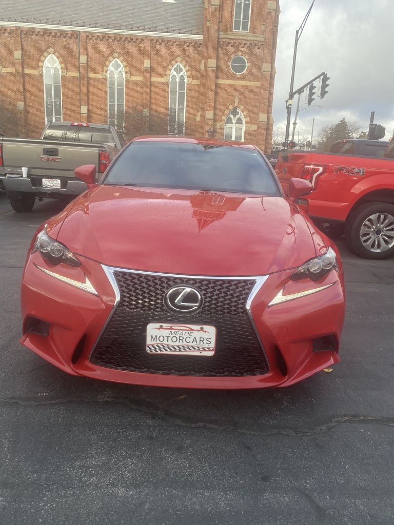 2016 Lexus IS 350's photo