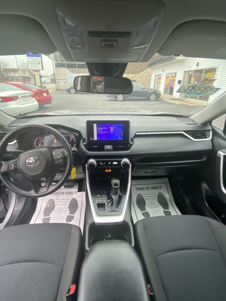 2024 Toyota RAV4 LE photo 3