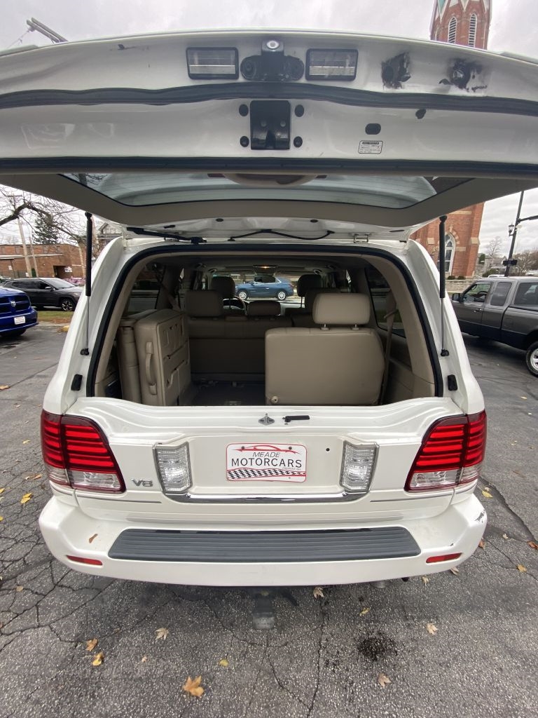 2006 Lexus LX 470 photo 2