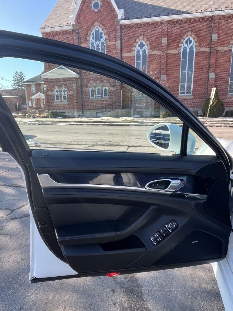 Porsche Panamera 4 2013