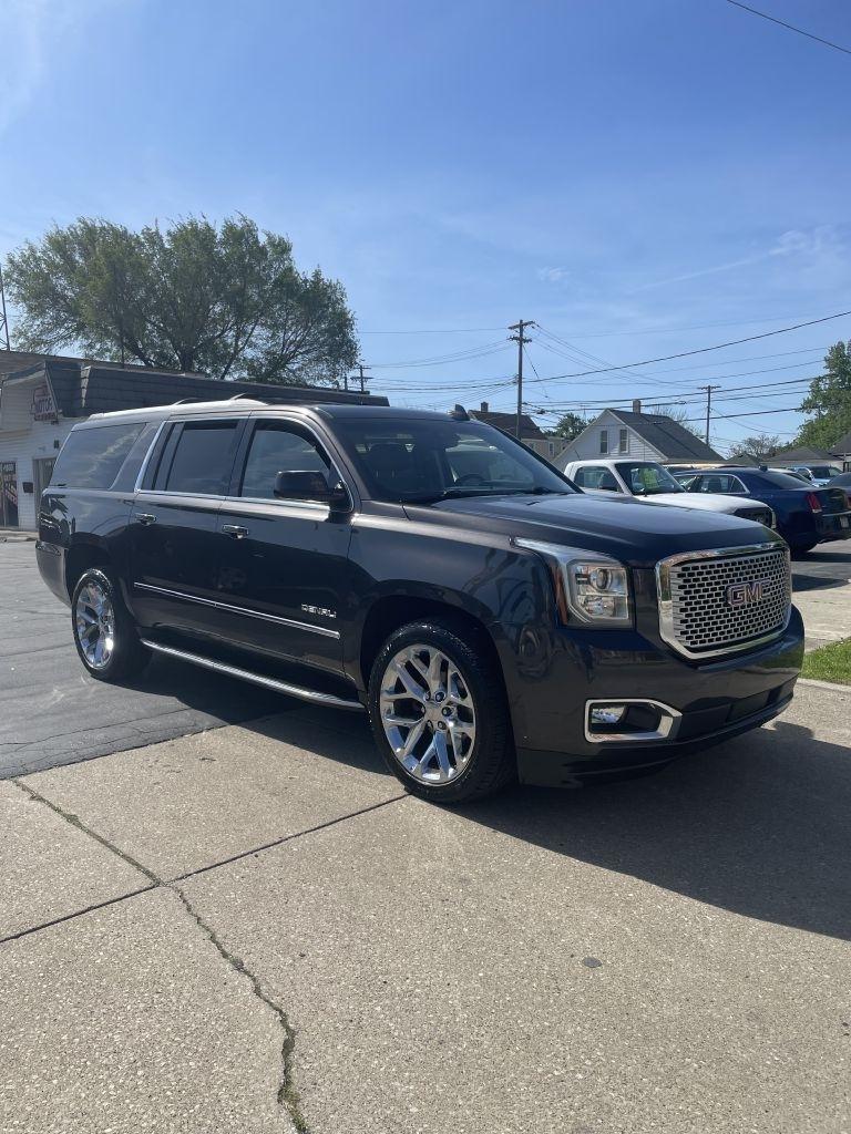 GMC Yukon XL Denali 4WD 2017