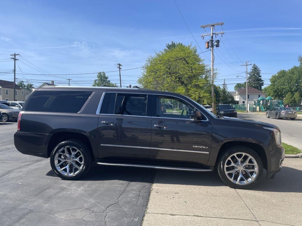 GMC Yukon XL Denali 4WD 2017
