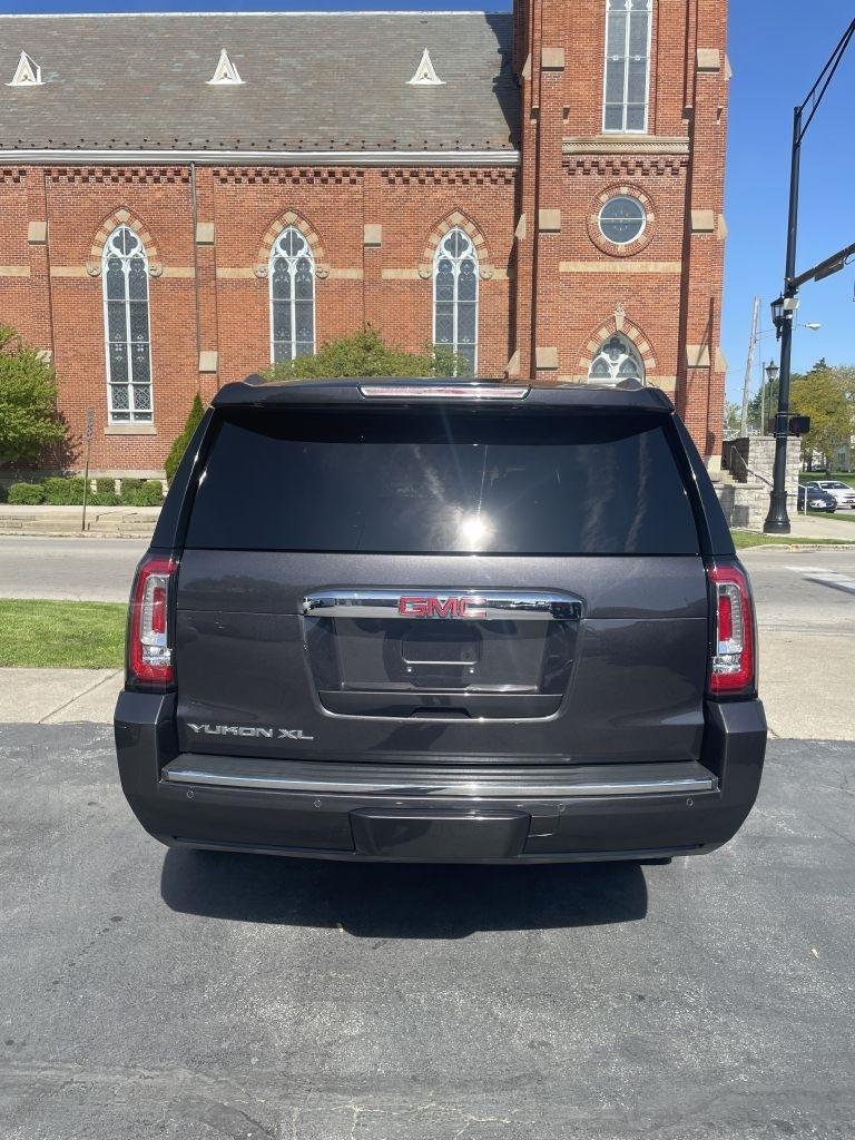 GMC Yukon XL Denali 4WD 2017