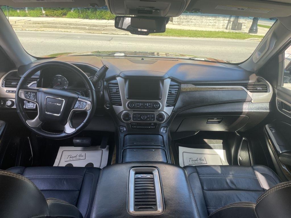GMC Yukon XL Denali 4WD 2017