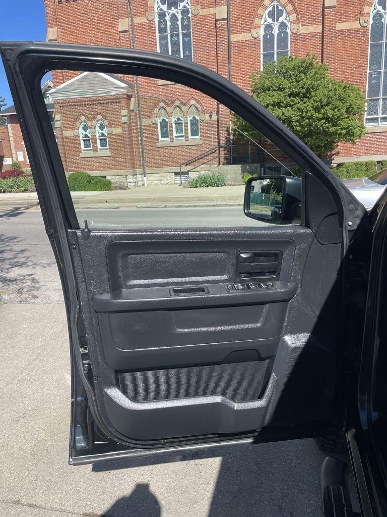 RAM 1500 Tradesman Quad Cab 4WD 2016