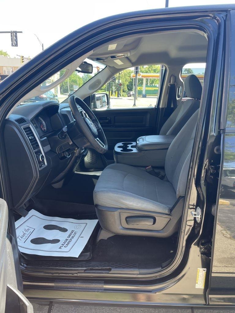 RAM 1500 Tradesman Quad Cab 4WD 2016