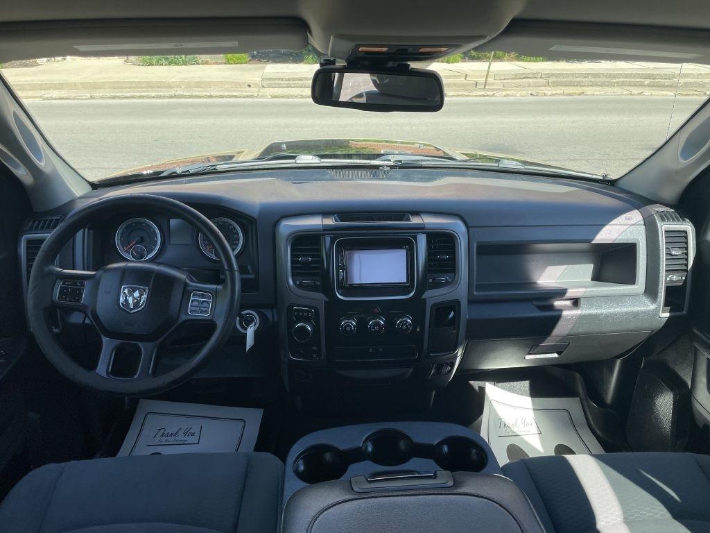 RAM 1500 Tradesman Quad Cab 4WD 2016