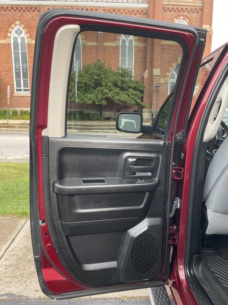 RAM 1500 Classic Tradesman Quad Cab 4WD 2019