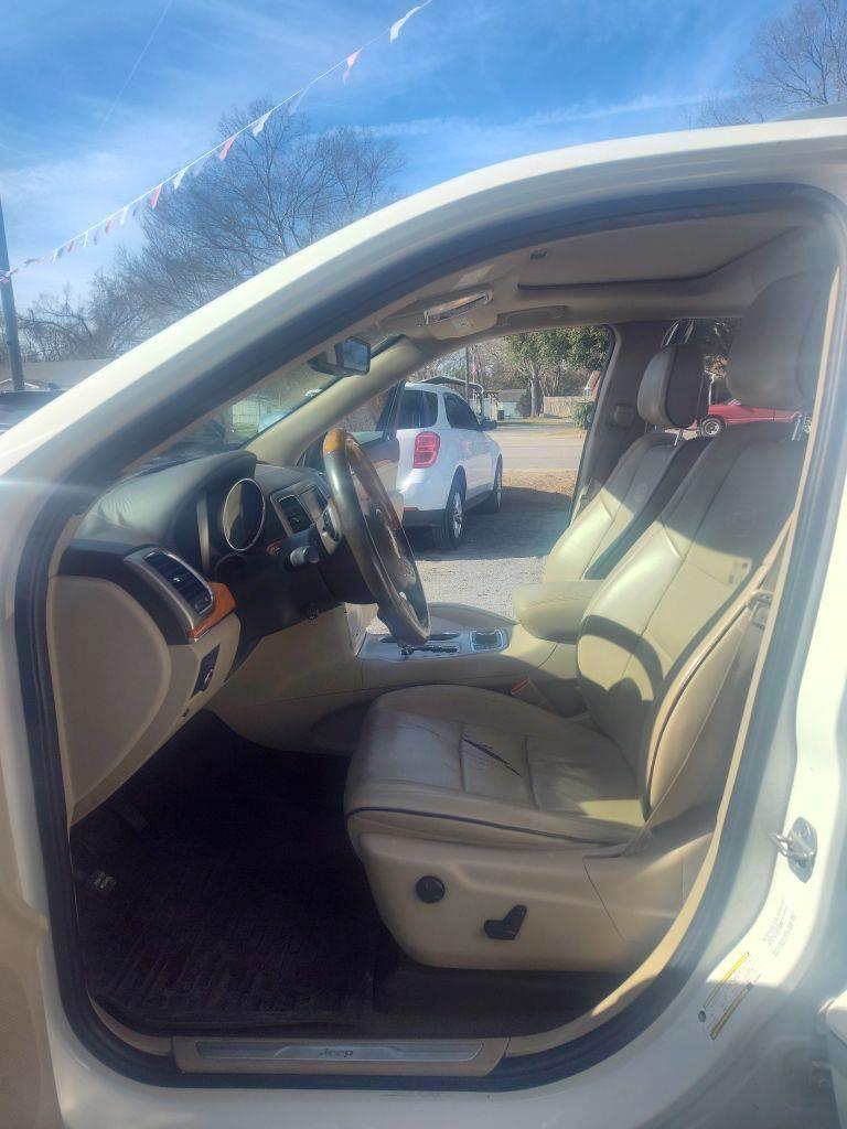 Jeep Grand Cherokee  2011
