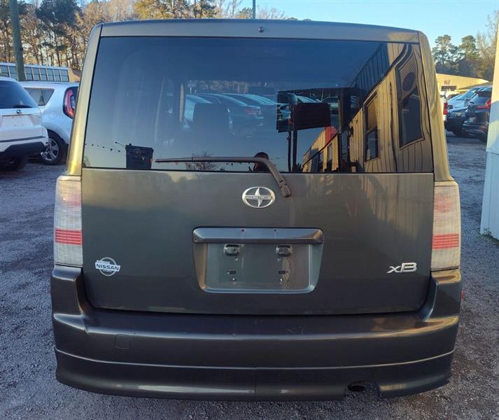 Scion xB  2005