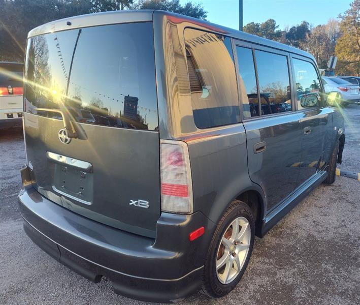 Scion xB  2005