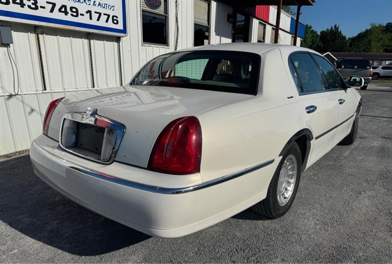 Lincoln Town Car  2001