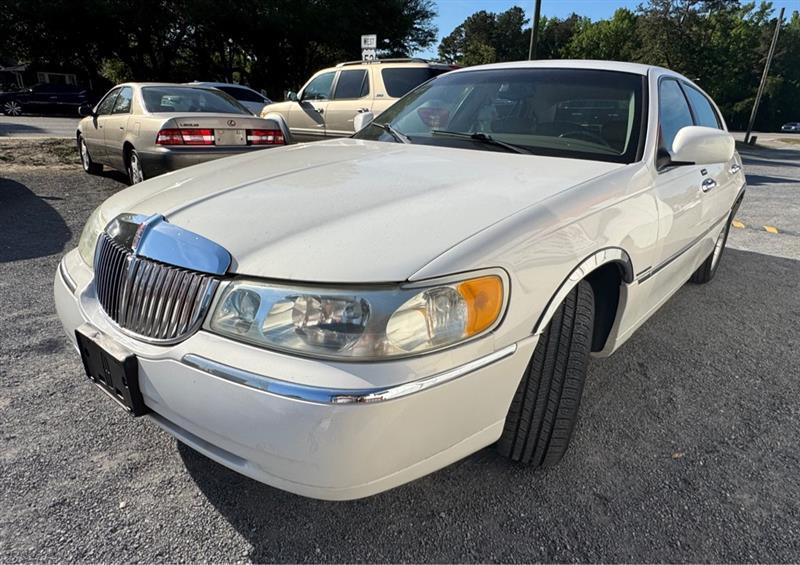 Lincoln Town Car  2001