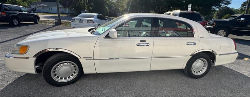 Lincoln Town Car  2001