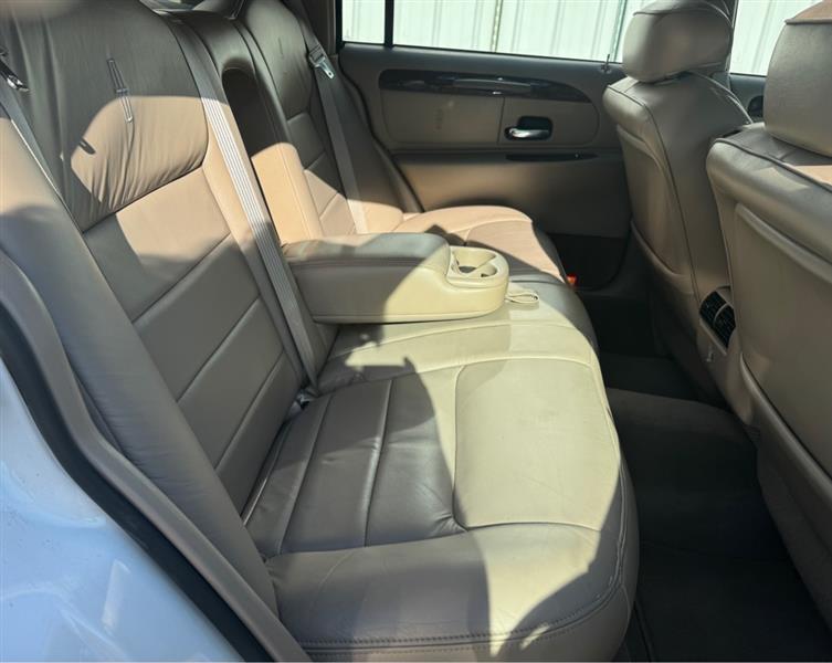 Lincoln Town Car  2001