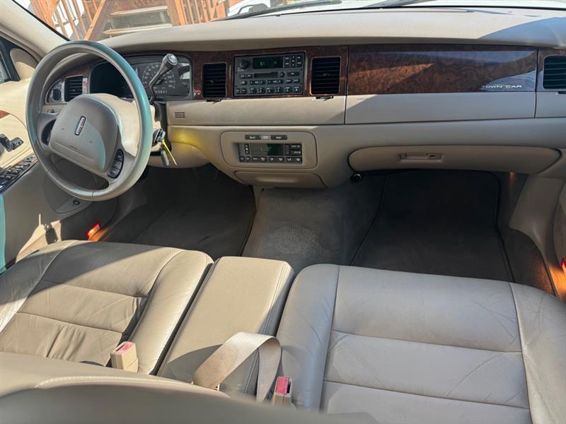 Lincoln Town Car  2001