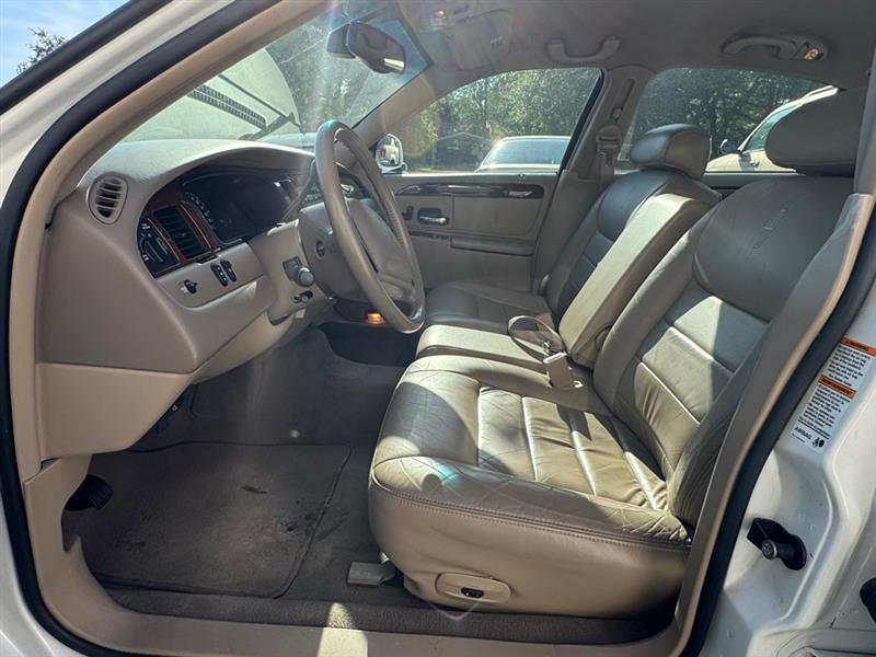 Lincoln Town Car  2001