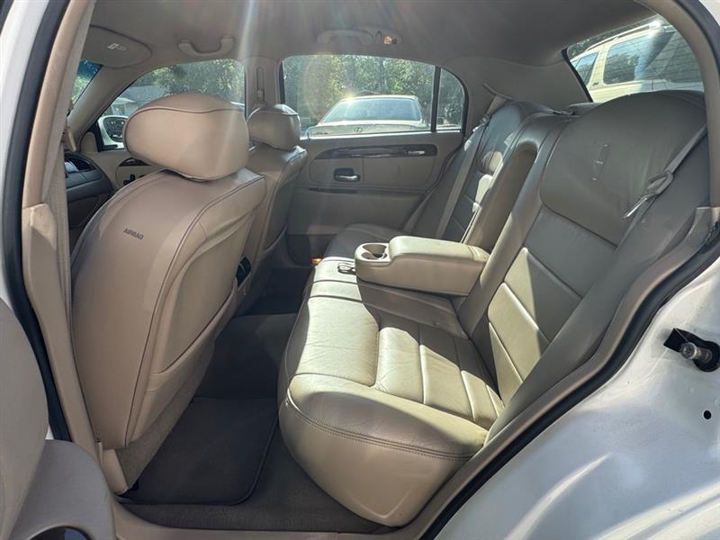 Lincoln Town Car  2001