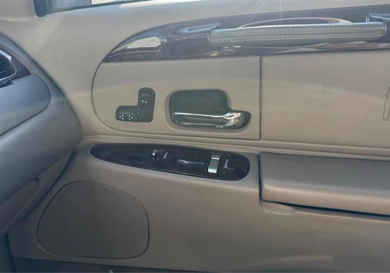 Lincoln Town Car  2001