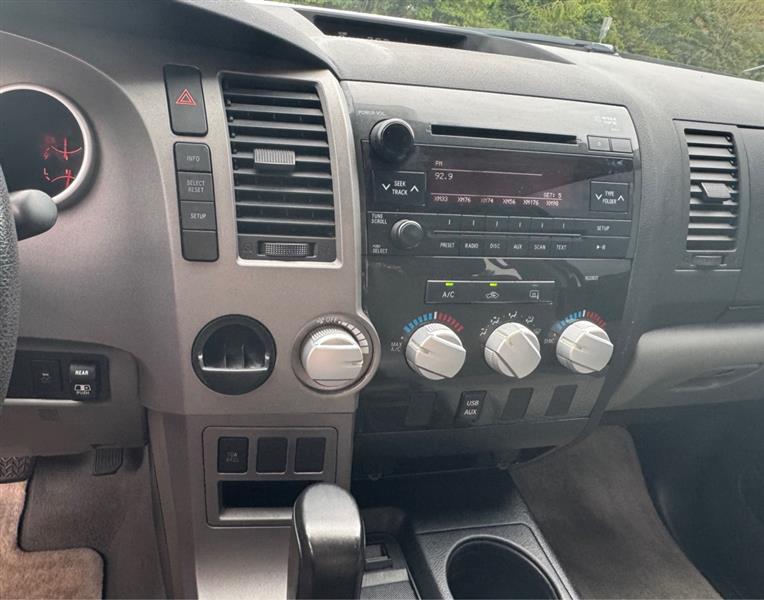 Toyota Tundra  2011