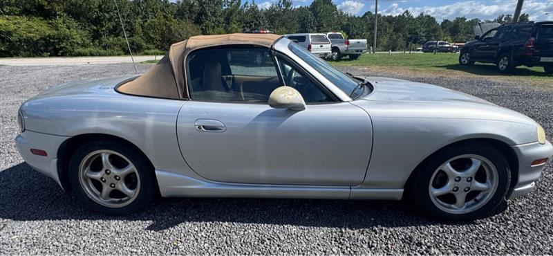 Mazda MX-5 Miata Base 2000