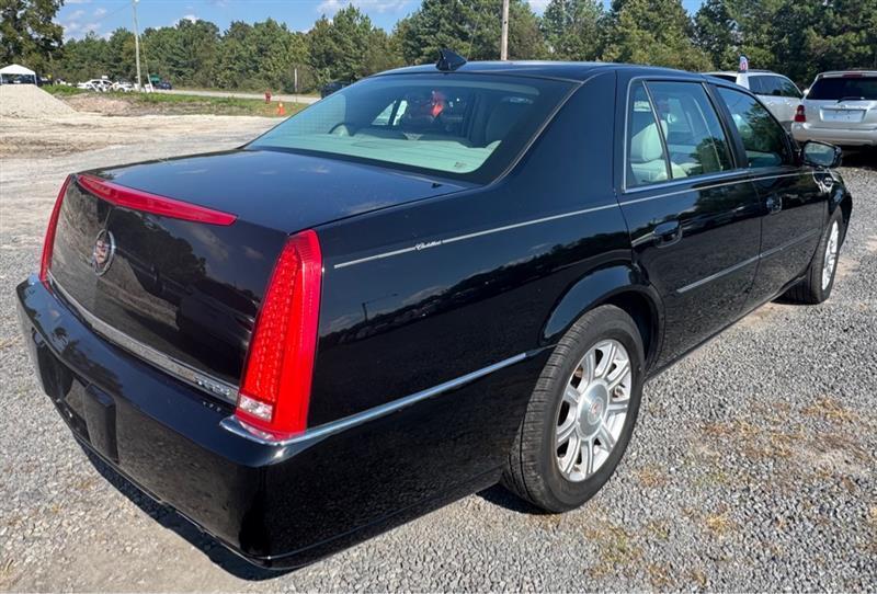 Cadillac DTS  2010