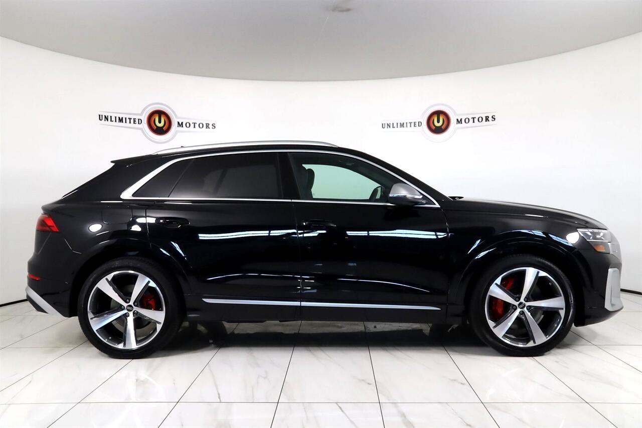 Audi SQ8  2024