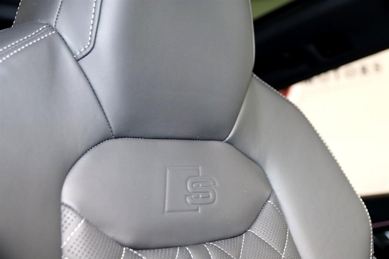 Audi SQ8  2024
