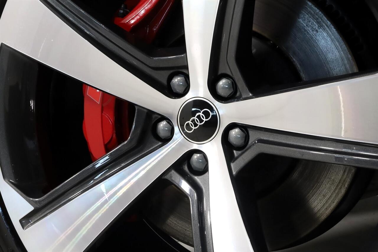 Audi SQ8  2024