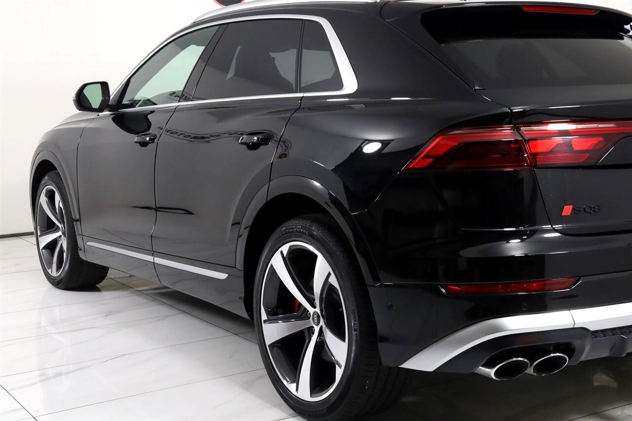 Audi SQ8  2024