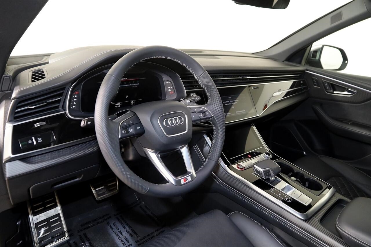 Audi SQ8  2024