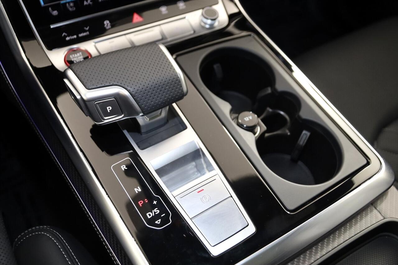 Audi SQ8  2024