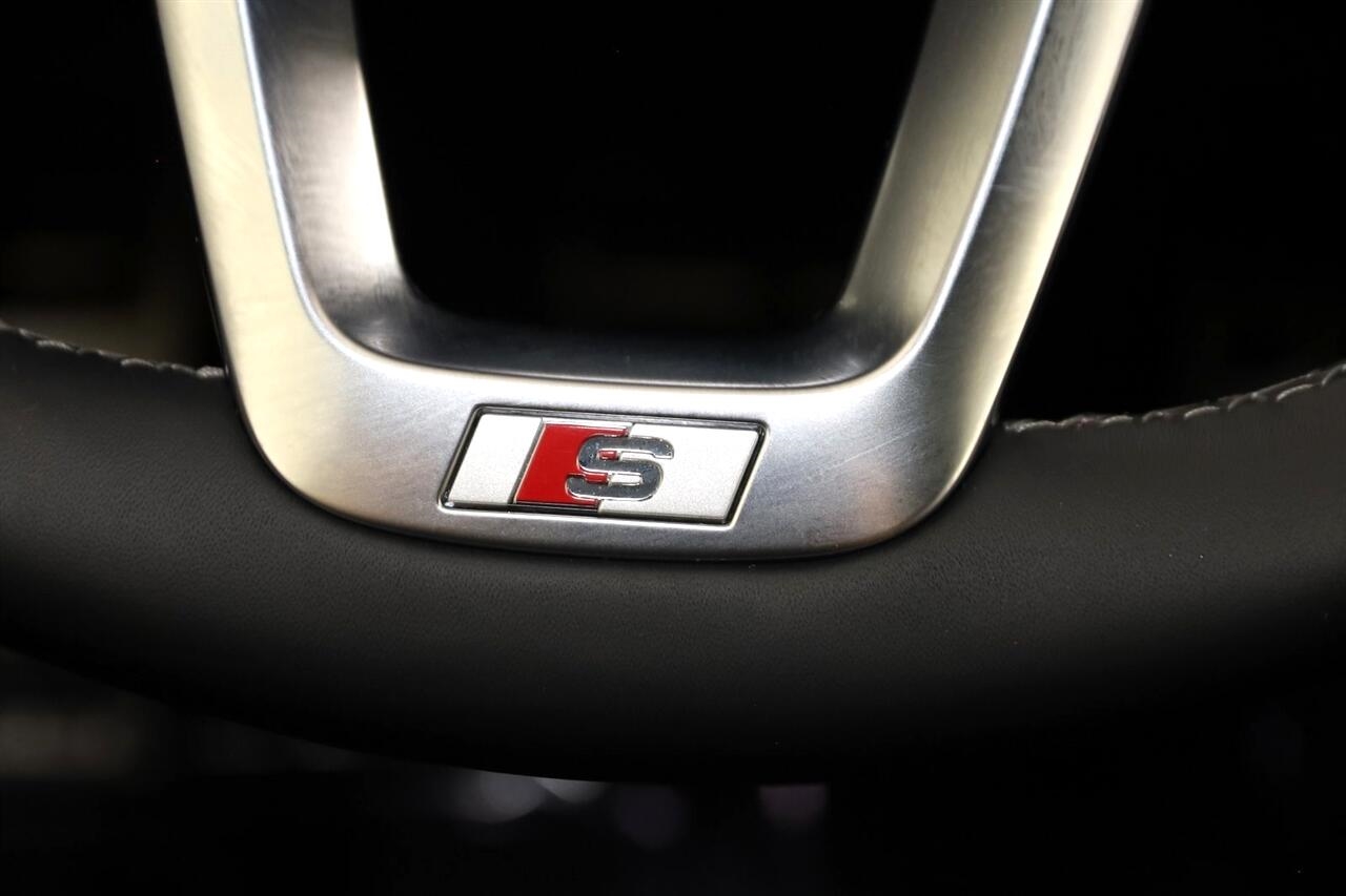 Audi SQ8  2024