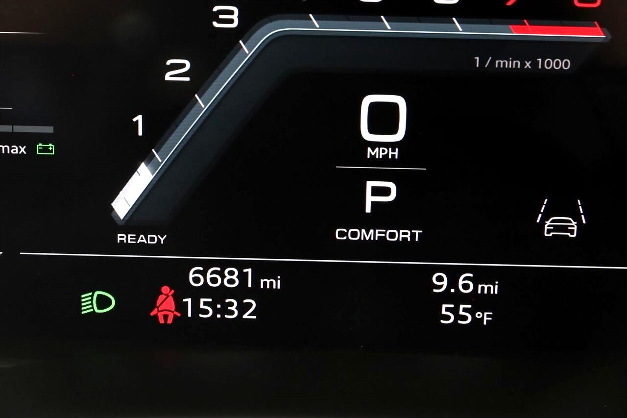 Audi SQ8  2024