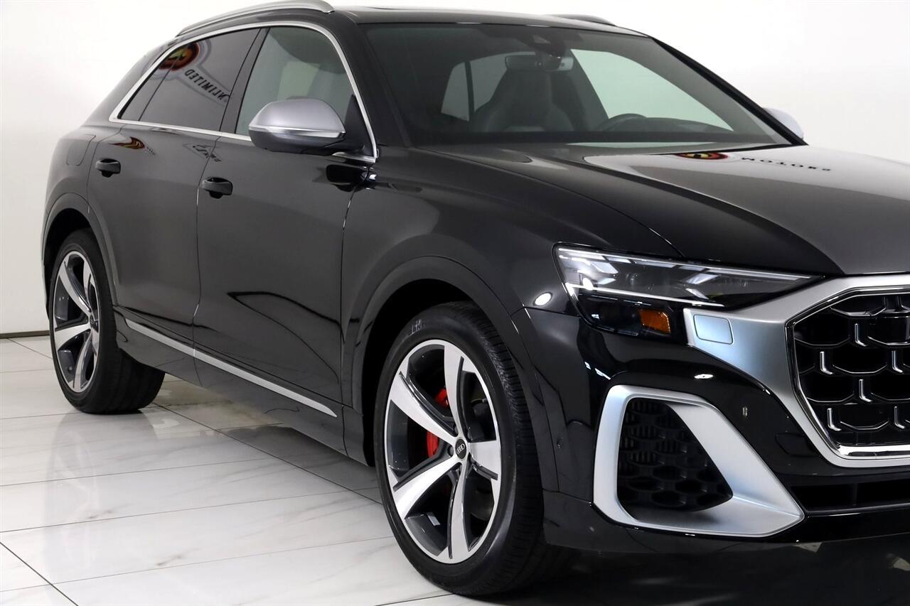 Audi SQ8  2024