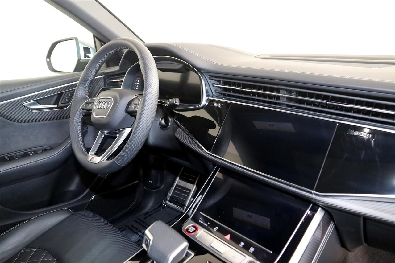 Audi SQ8  2024
